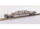 Wagon plat � bogies charg� d'une poutre treillis