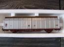 Wagon couvert � parois coulissantes des SJ