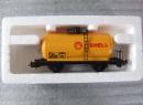 Wagon citerne � essieux SHELL