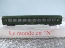 Voiture UIC type B10 logo central jaune encadr� �p IV de la SNCF
