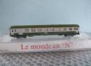 Voiture UIC bicolore mixte fourgon/1�re classe de la SNCF
