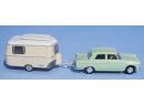 Peugeot bleue ciel avec caravane ERIBA