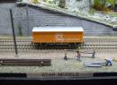 Couvert m�tallique � essieux CALBERSON �p III de la SNCF