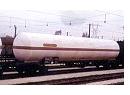 LS MODELS ref 30168 HO - Wagon Uas ELF Antargaz avec pare soleil ep IV-V SNCF