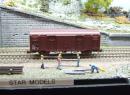 ROCO ref 46445 HO - Wagon couvert mtallique  essieux ep IV SNCF