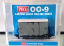 PECO GR220U HOE - wagon couvert gris sans marquage publicitaie