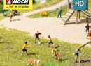 NOCH 15817 HO - 6 enfants jouant au football