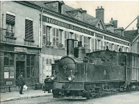 Photo 1/1 : Carte postale ancienne dite par Th. G, n560 : VIERZON - Place de la Gare - Tramways de l'Indre